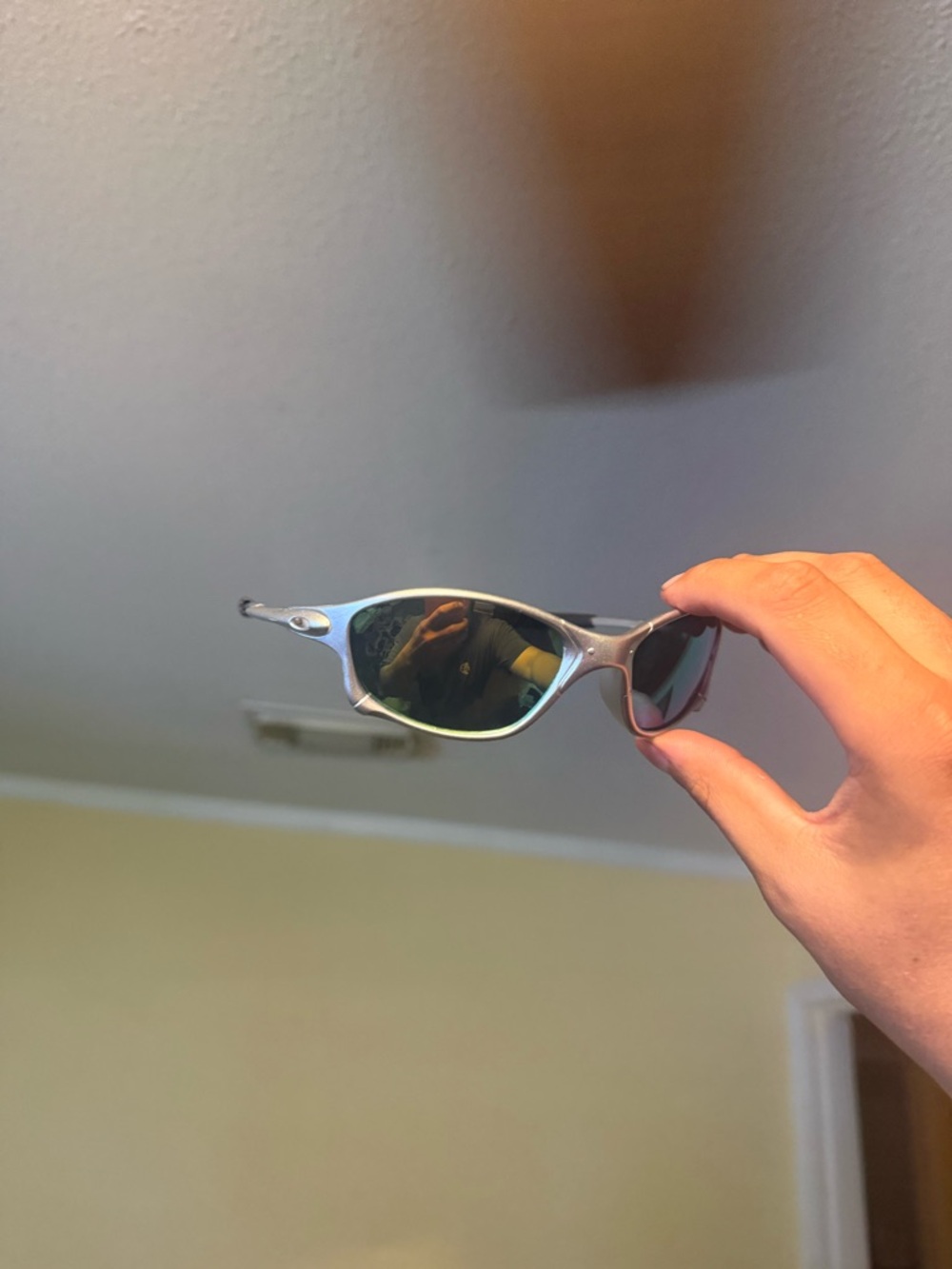 Silver Sport Sunglasses with Green Lenses Oakley Oakleys